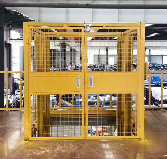 东山智能导轨式升降机亮相